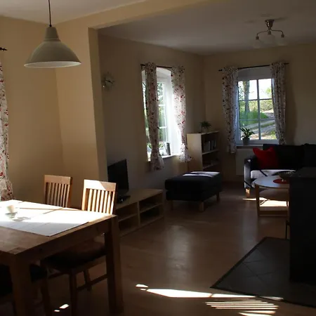 Mit Garten Und Terrasse In Ruhiger Lage, Ostsee 3 Km Entfernt  Niederdorla