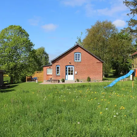 Mit Garten Und Terrasse In Ruhiger Lage, Ostsee 3 Km Entfernt Niederdorla
