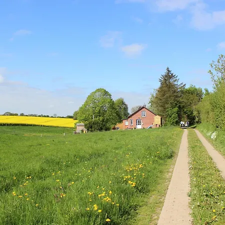 Mit Garten Und Terrasse In Ruhiger Lage, Ostsee 3 Km Entfernt